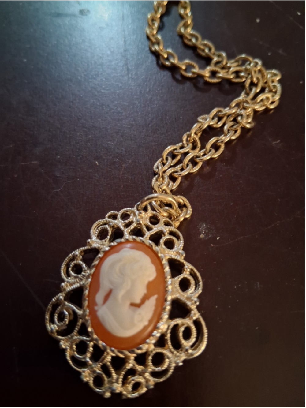 Sarah Coventry Cameo pendant necklace Gold tone pendant